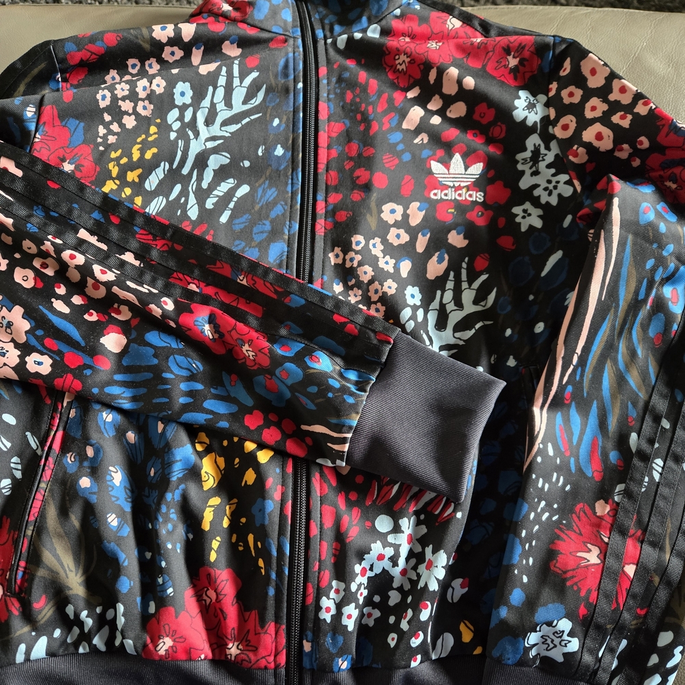 Adidas

Adidas Originals x FARM Rio Floralita NEW Track Jacket - Medium